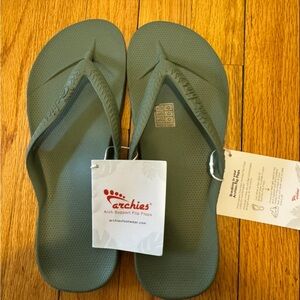 NWT Archies Arch Support Flip Flops in Green